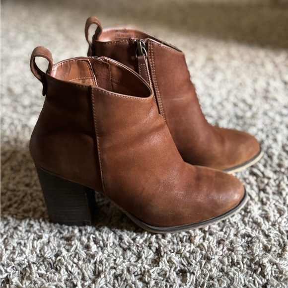 Brown leather B.P. ankle boots - Picture 1 of 5